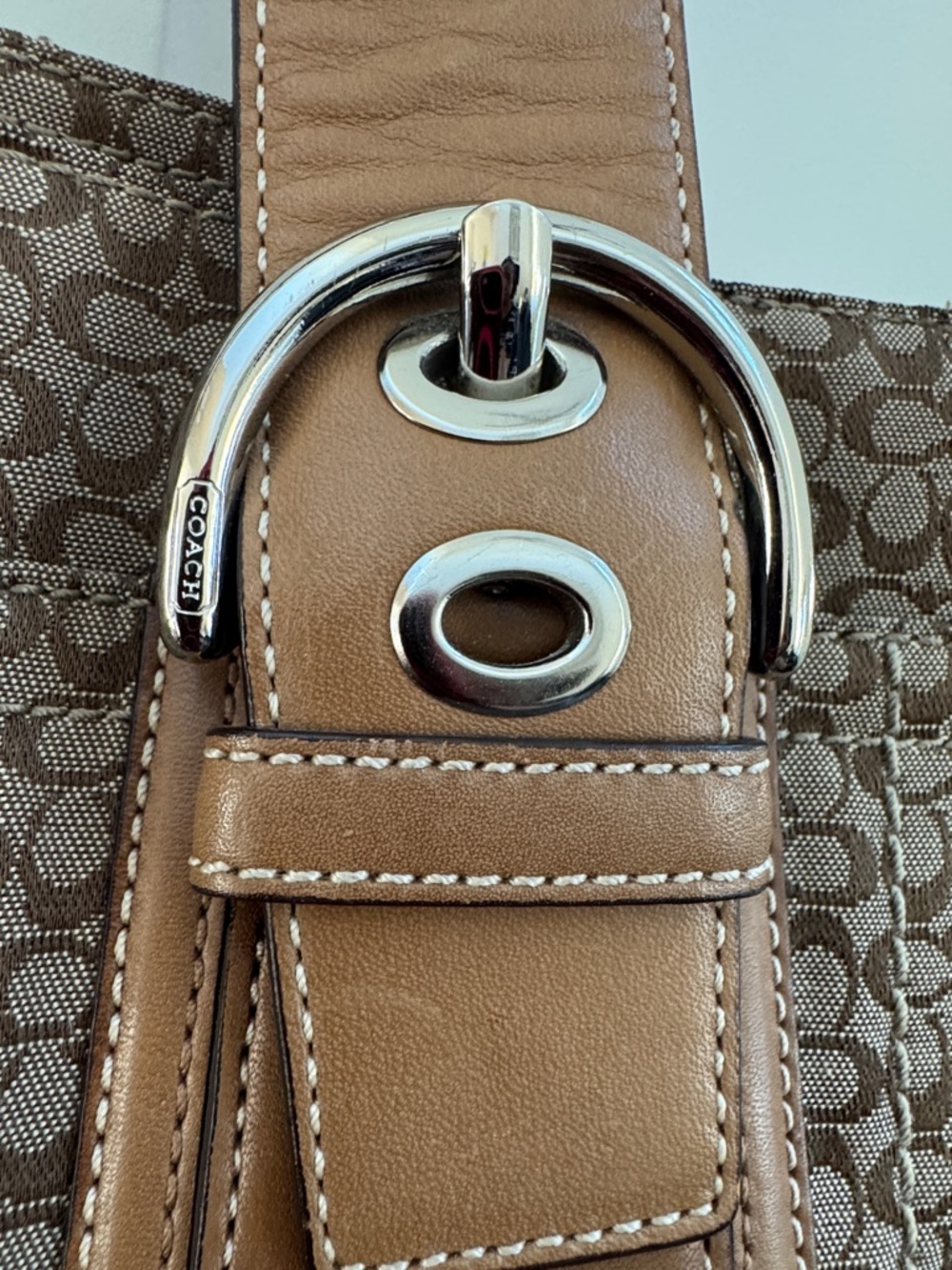 Coach Vintage Brown Signature Canvas Shoulder Bag with Tan Trim - Picture 6 of 16